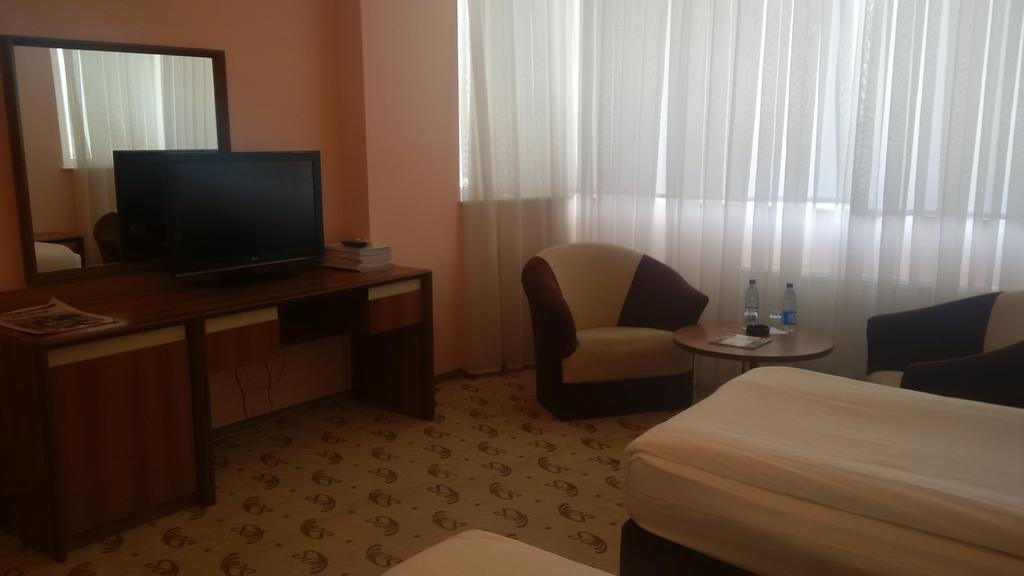 River Side Hotel Μινγκατσεβίρ Δωμάτιο φωτογραφία