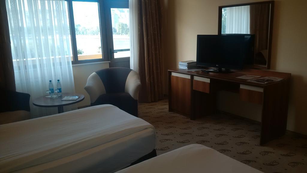 River Side Hotel Μινγκατσεβίρ Δωμάτιο φωτογραφία