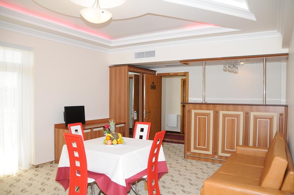 River Side Hotel Μινγκατσεβίρ Δωμάτιο φωτογραφία