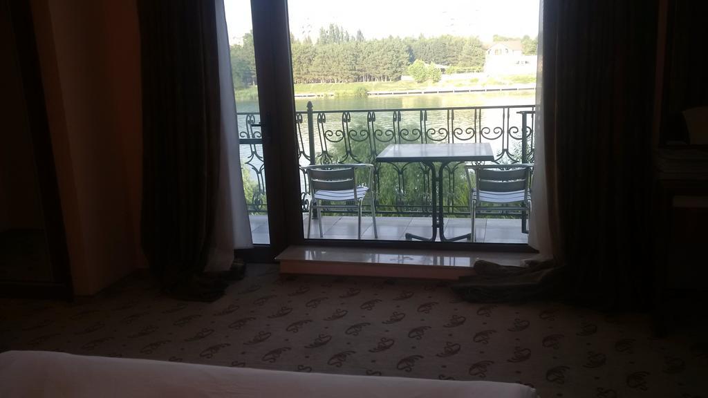 River Side Hotel Μινγκατσεβίρ Δωμάτιο φωτογραφία