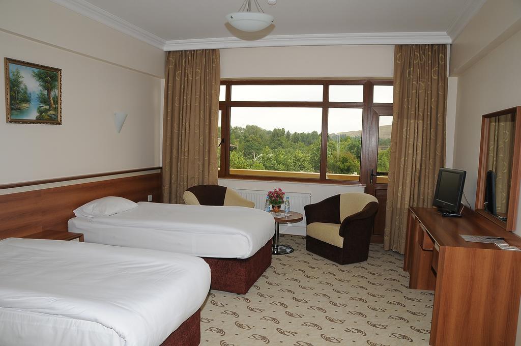 River Side Hotel Μινγκατσεβίρ Δωμάτιο φωτογραφία