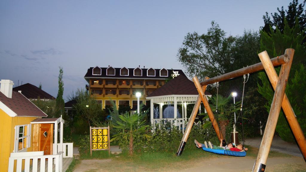 River Side Hotel Μινγκατσεβίρ Εξωτερικό φωτογραφία